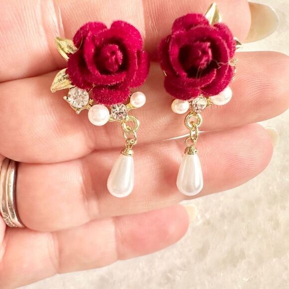 Red rose dangle pearl earring - Picture 3 of 3